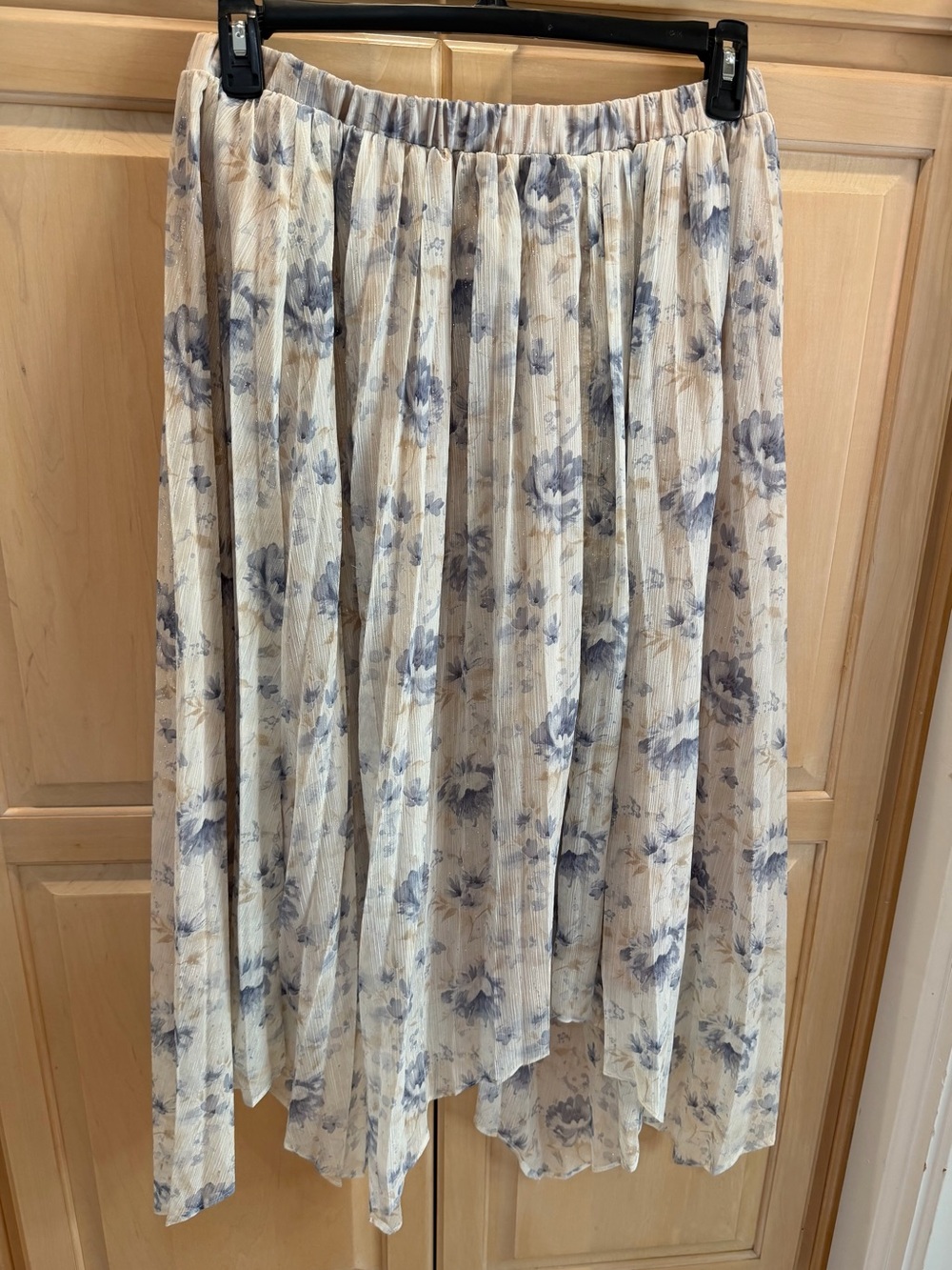 En Saison Cream Floral Skirt with Blue Blooms Sz. Large
